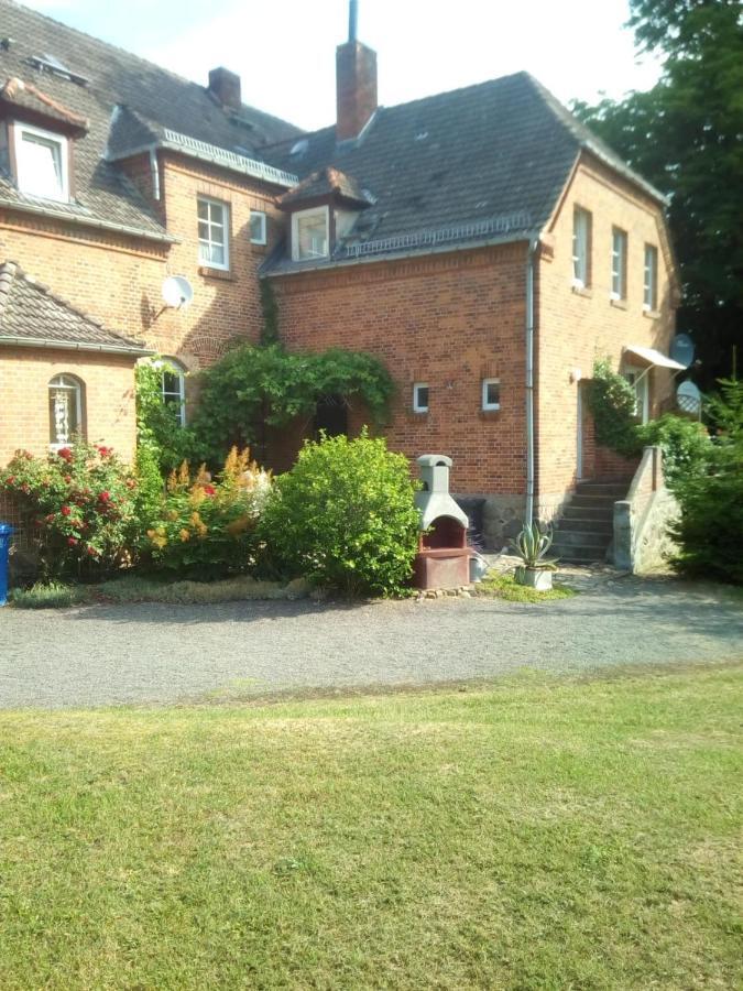 Gutshaus Daemelow Tussen Schwerin En Wismar エクステリア 写真