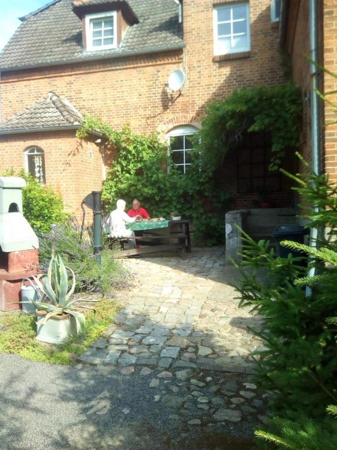 Gutshaus Daemelow Tussen Schwerin En Wismar エクステリア 写真
